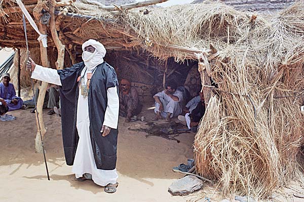 Jebel Acacus - La guida Tuareg del prof. Mori, seleziona per ingrandire