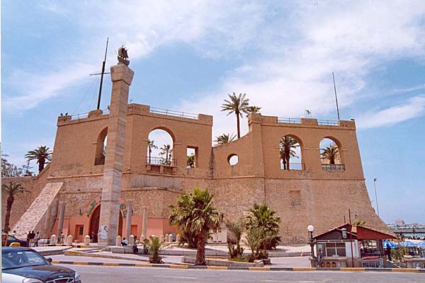 © Mario Ugo Morescalchi - Tripoli - L'Assai al-Hamra - il Castello Rosso, seleziona per ingrandire