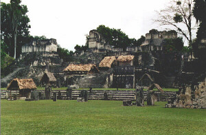 Tikal, Plaza Mayor - seleziona per ingrandire