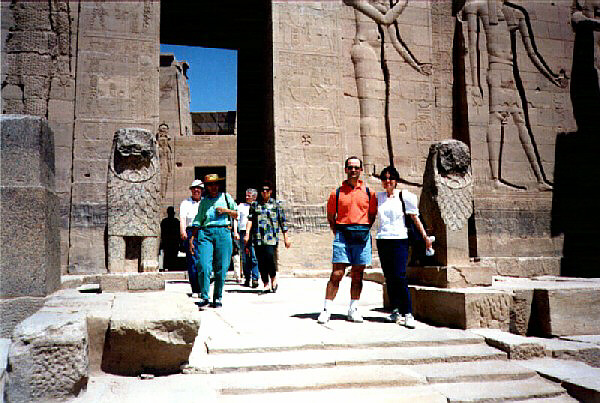 Egitto025.JPG - Ingresso del I Pilone, Complesso monumentale di Phile