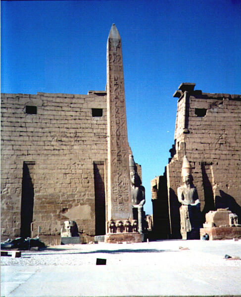 Egitto037.jpg - Ingresso monumentale complesso di Luxor, Tebe
