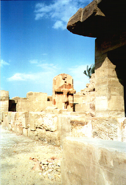 Egitto047.JPG - Crocifisso nel Tempio di Karnak, Tebe
