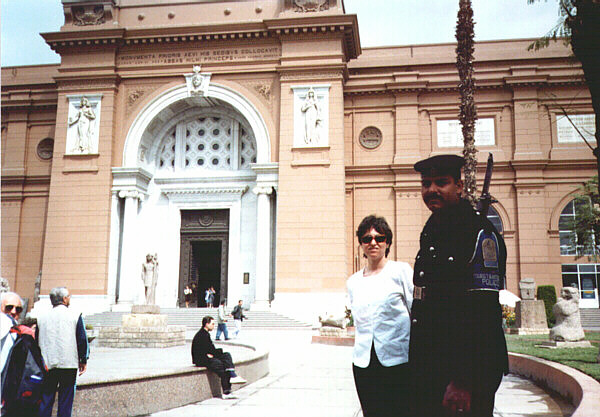 Egitto053.JPG - Ingresso del Museo Egizio, Il Cairo