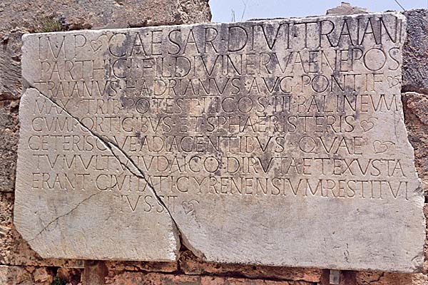 Cirene_TermeRomane1.jpg - Lapide commemorativa nelle Terme Romane