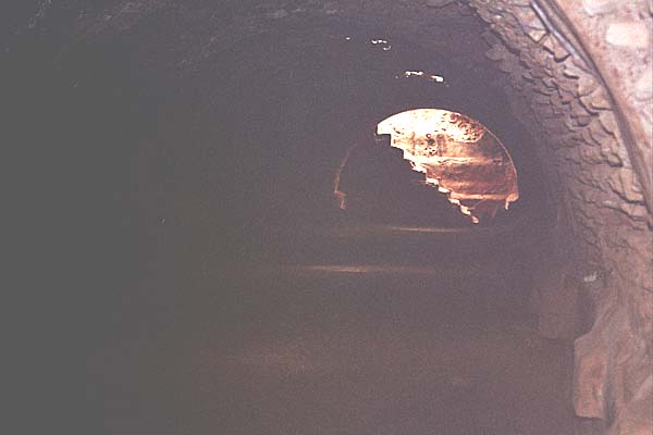 Tolmeita_Cisterne.jpg - L'ingresso alle cisterne sotterranee