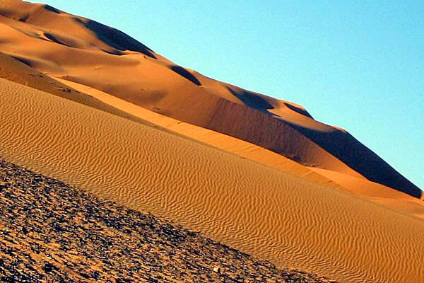 Marocco260.JPG - L'alba nel deserto sull'Erg Chebbi