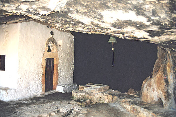 La grotta Katoliko rifugio di San Giovanni l' Eremita, seleziona per ingrandire