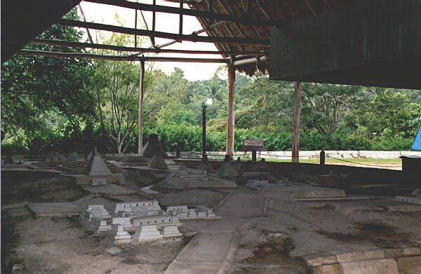 Guatemala004.JPG - Plastico del sito archeologico