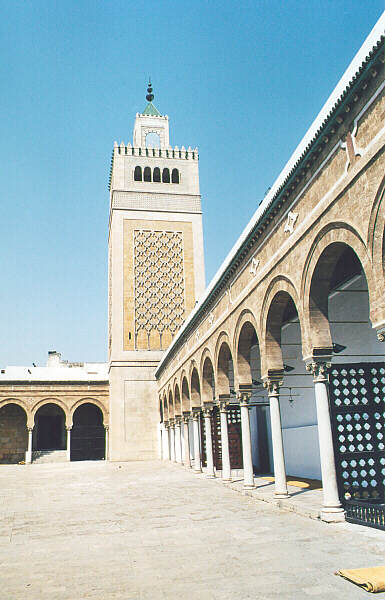 Tunisi, Il colonnato della Moschea Zitouna nota come Grande Moschea