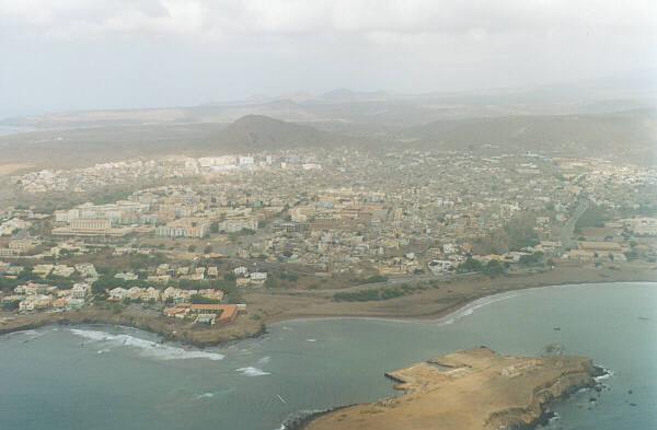 CapoVerde065.JPG - Praia vista dall'aereo