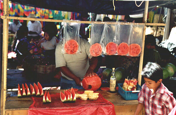 Guatemala054.JPG - Venditore di Angurie